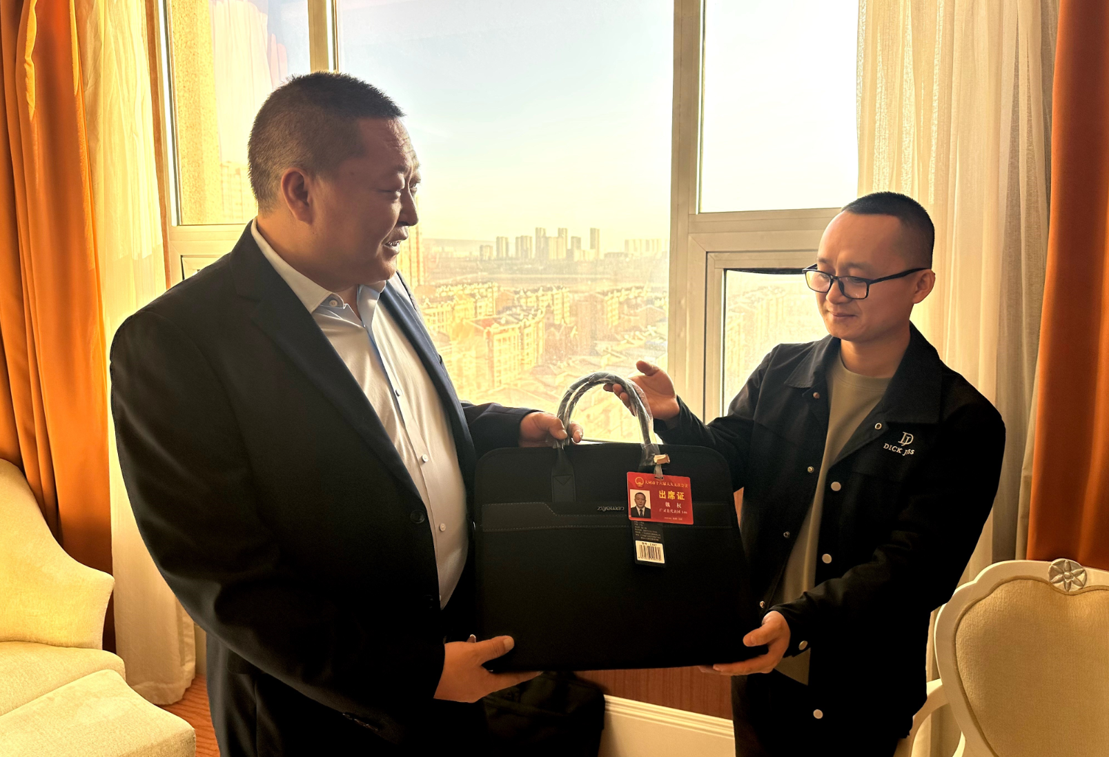 大同·兩會(huì)快訊 | 大同市十六屆人大五次會(huì)議廣靈代表團(tuán)舉行代表團(tuán)會(huì)議 推選董雄偉為團(tuán)長(zhǎng) 劉玉清梁軍高鵬飛為副團(tuán)長(zhǎng)